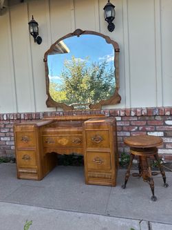 Art Deco Vanity Dresser with Mirror