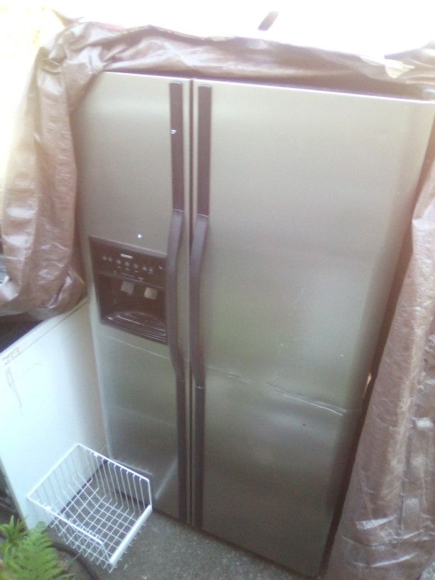 Fridge And Range  Must Go!! $100 A Piece