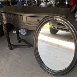 Entrance Table And Mirror 