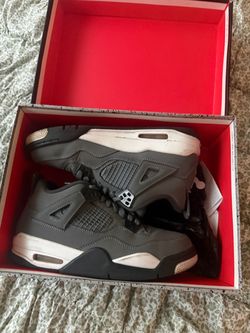 Air Jordan 4 retro grade school size 6.5 Y
