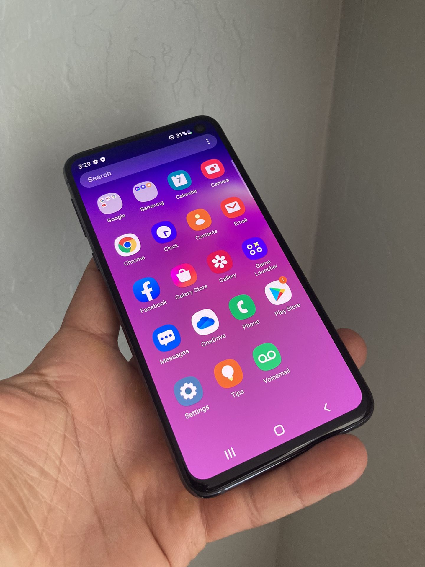 Samsung Galaxy S10e. Like New And Unlocked! No Activation Fees no Tax Electronics & Media