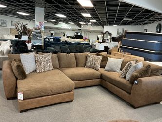 Large Brown Sectional w/7 Pillows