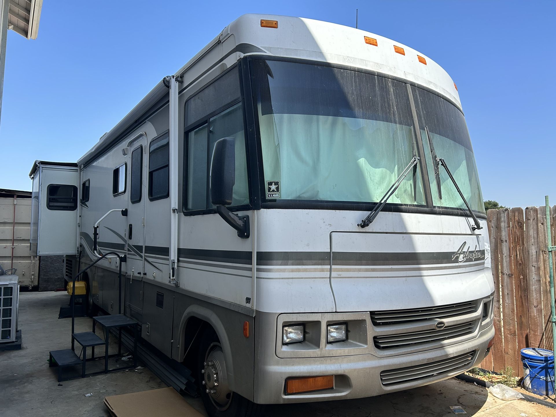 2001 Ford Winnebago F-53