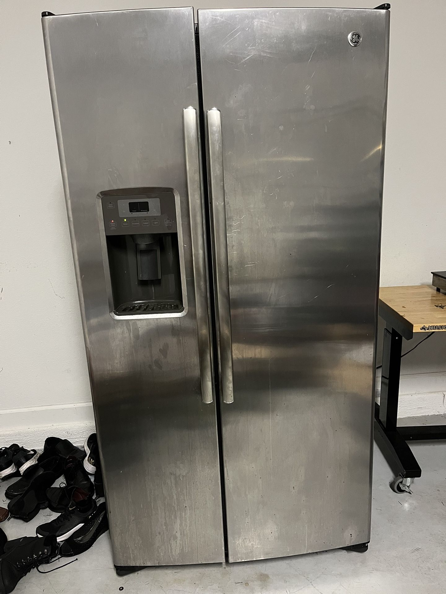 GE Fridge Everything Works Perfectly