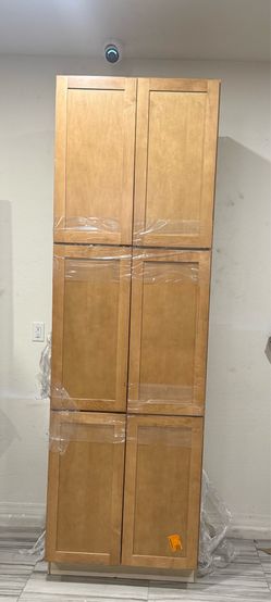 Pantry cabinet
