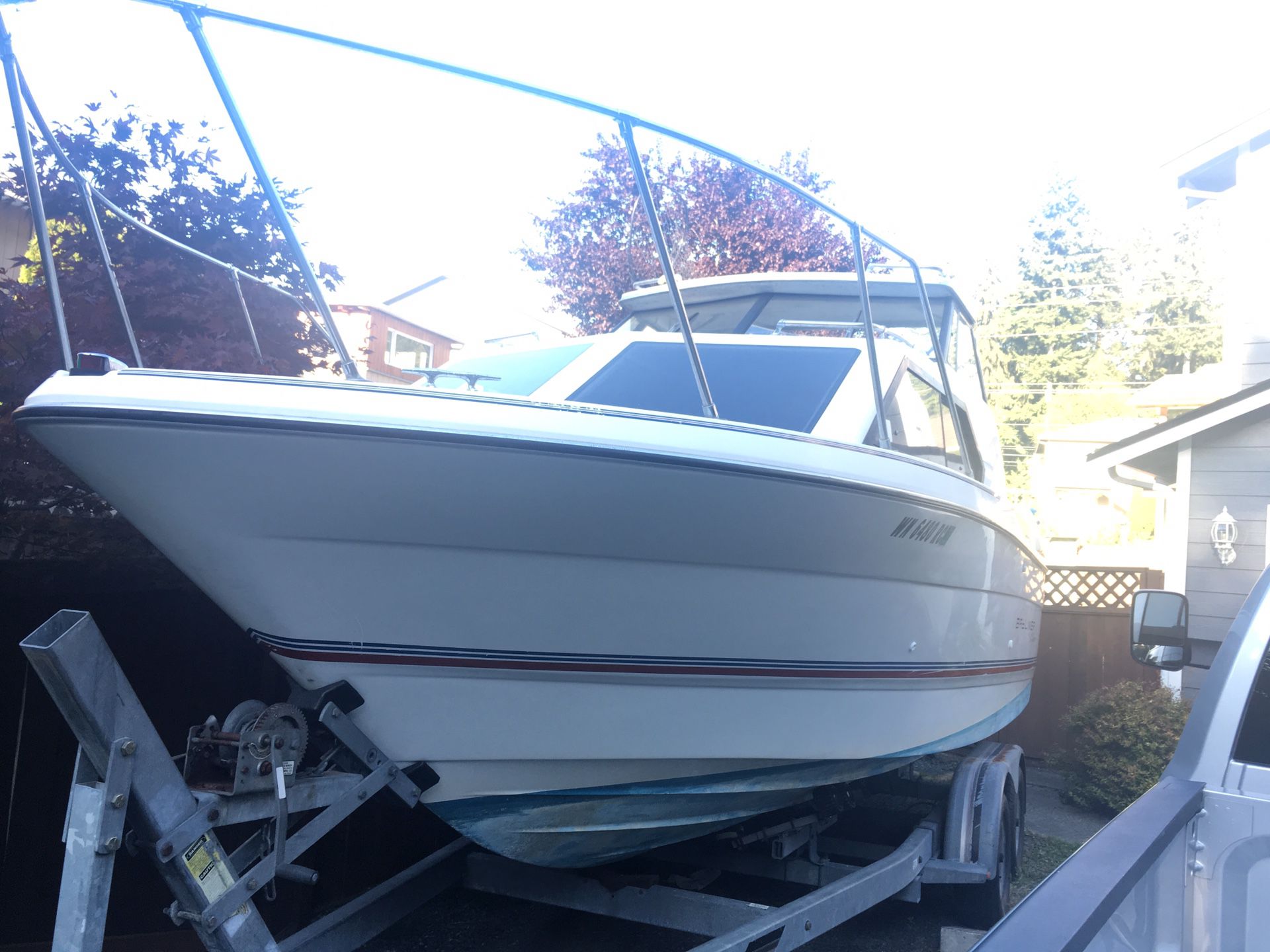 BOAT! 2452 Bayliner with cabin