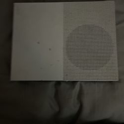 Xbox One S  NO CORDS Comes With Wired Controller