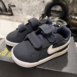 Baby Nikes New !!! 
