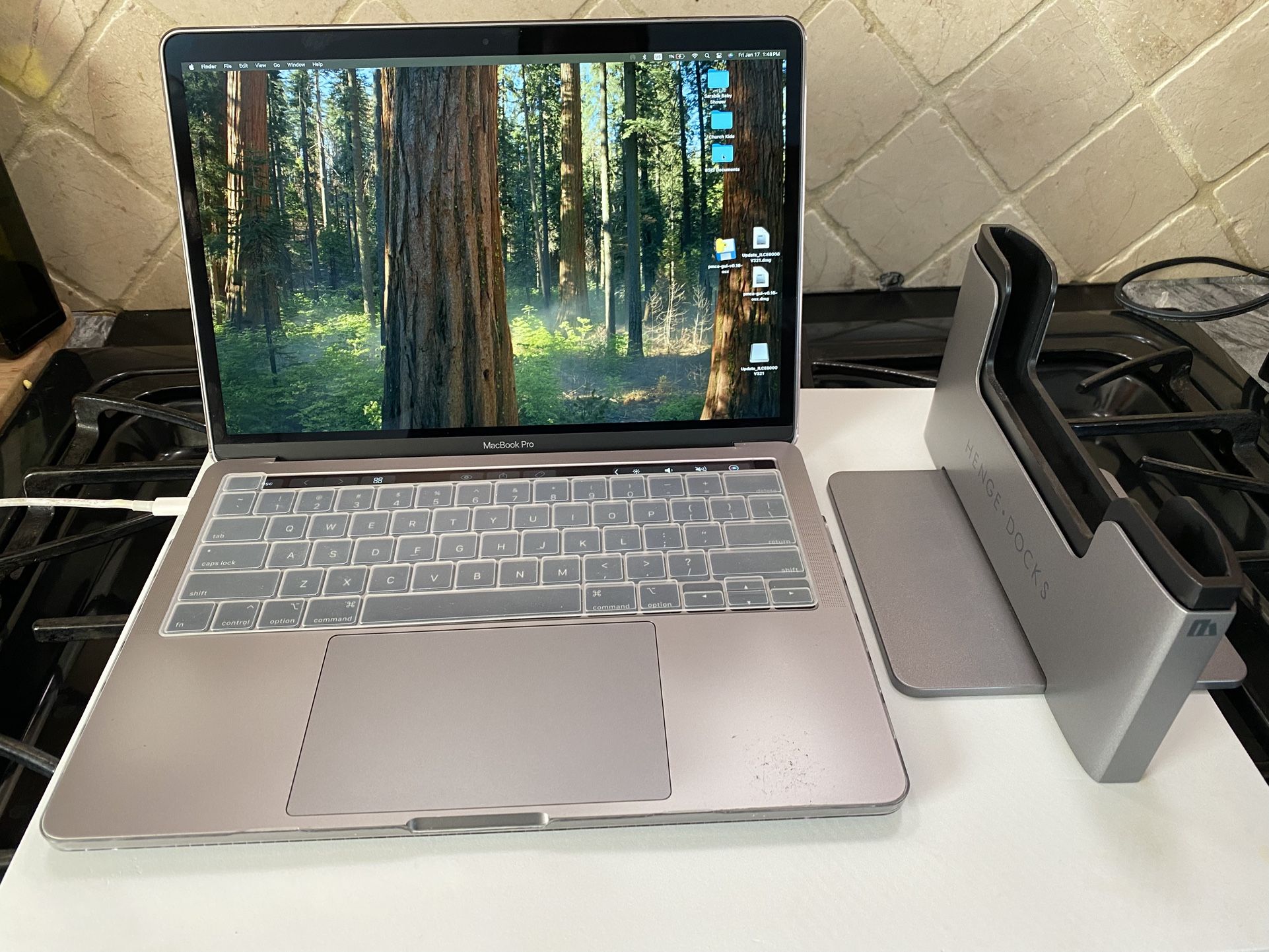 13” MacBook Pro Touchbar 2019 w/ Henge Docks Docking Station. Trades For Sony Cameras & Lenses ONLY!