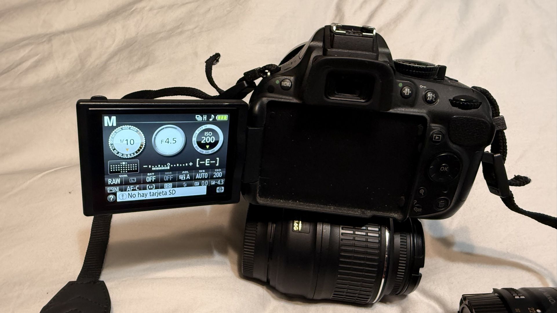 Camara nikon D5200 Con Lentes Cargados Y 4 Baterias 