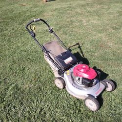 Honda Self-propelled Lawn Mower With Bag Runs Great