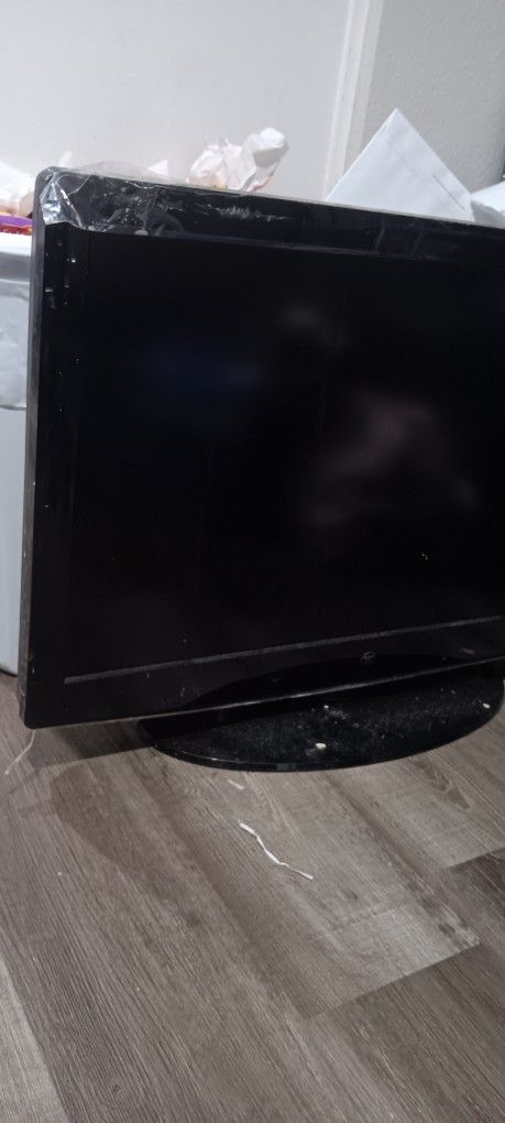 31.5 inches tv Westinghouse