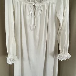 A brand new Bridgerton style women’s off-white nightgown size M 