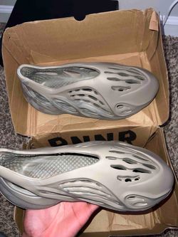 YEEZY FOAM RNNR - Stone Sage Color -Size11
