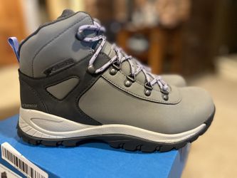 COLUMBIA women’s Yoncalla mid waterproof size 10