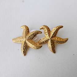 Vintage gold tone starfish stud earrings 1 inch