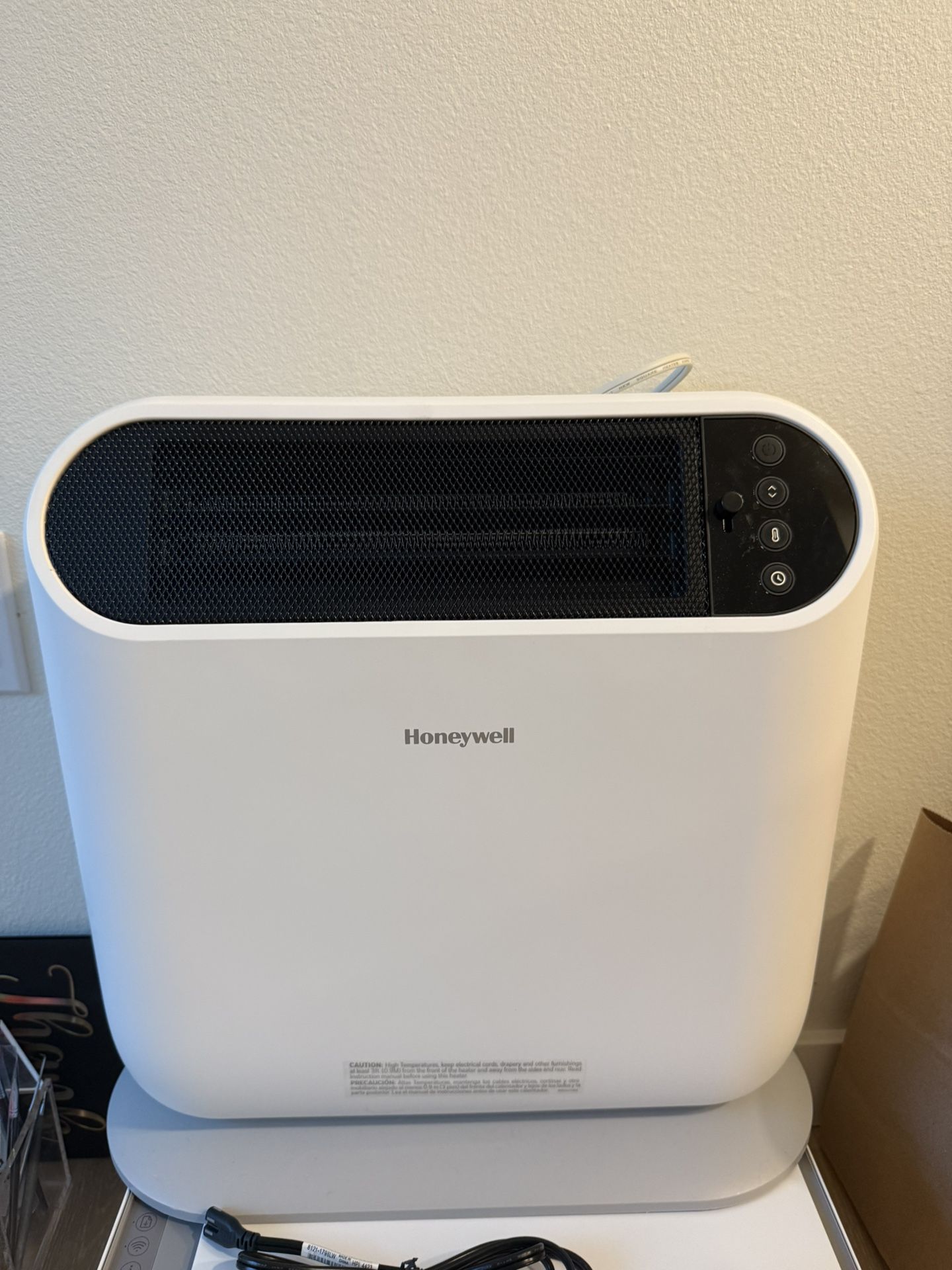Honeywell Thermawave 6 Ceramic Technology Space Heater, White – Ceramic Heater with Programmable Thermostat