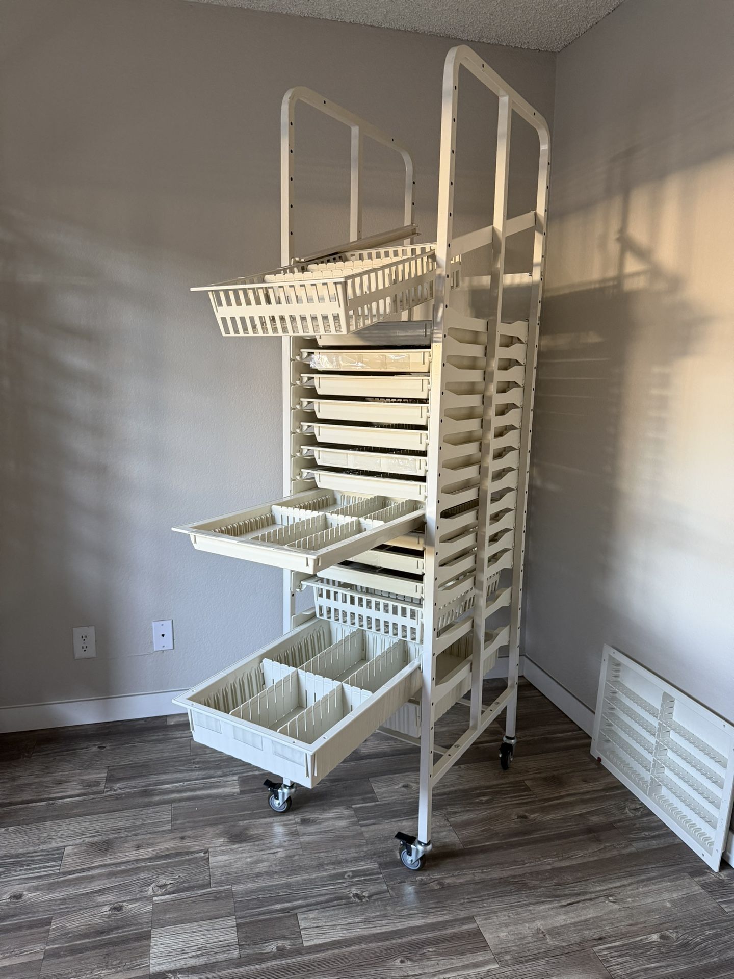 Medical Pegasus modular storage Rack