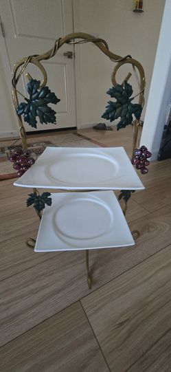 2-Tier Cake Stand with Grape Vine Design