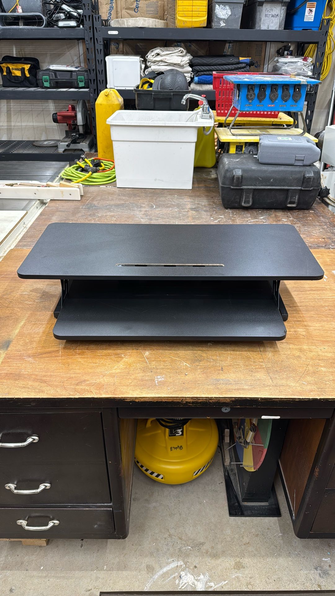 SIMBR Standing desk