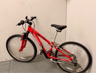 Boys Specialized HotRock 24 bike