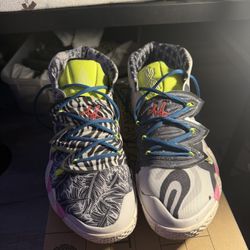 Kyrie 5 (Men's 12)