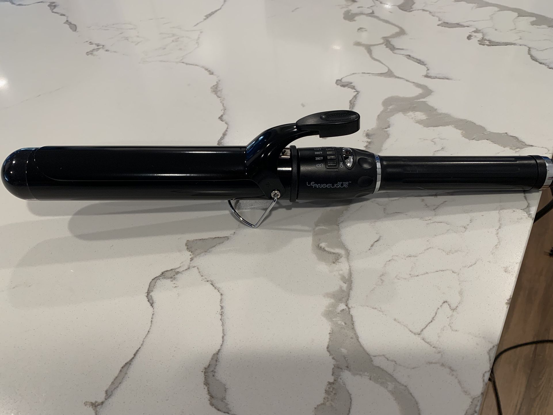Le Angelique 1.5” Curling Iron w/Clip & 8” Barrel