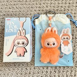 π©· POP MART Labubu THE MONSTERS PIN FOR LOVE Orange Vinyl Plush Pendant β Letter Z