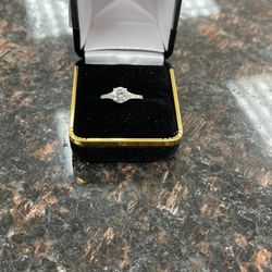 Lady’s 14k W/G Ring 