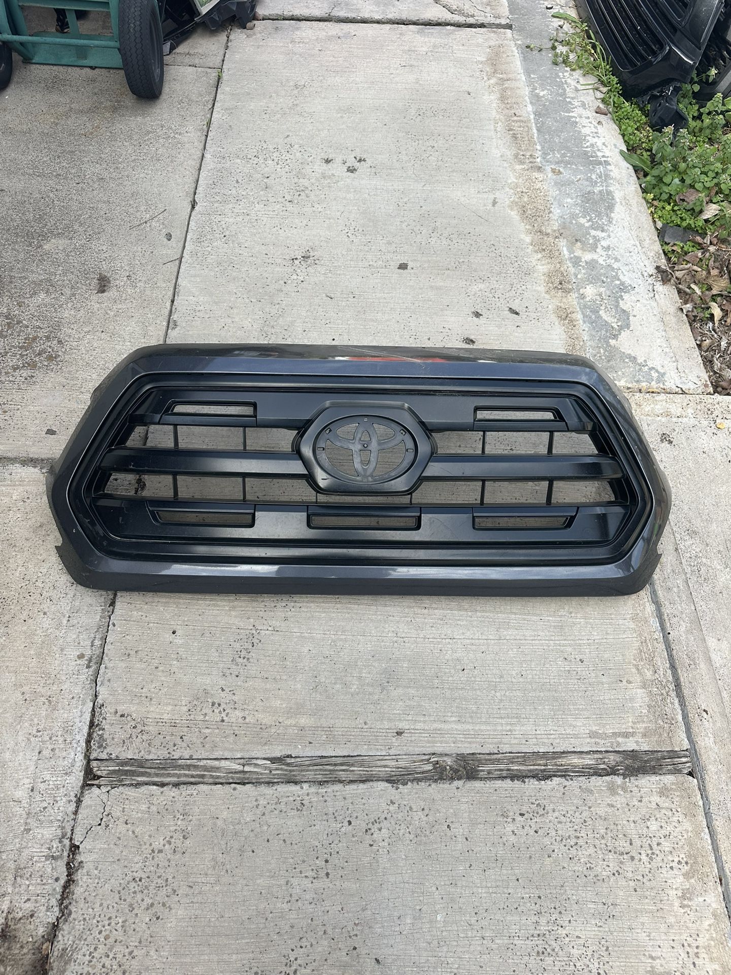 2016-2021 Toyota Tacoma Grille OEM
