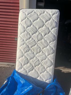 Twin mattress