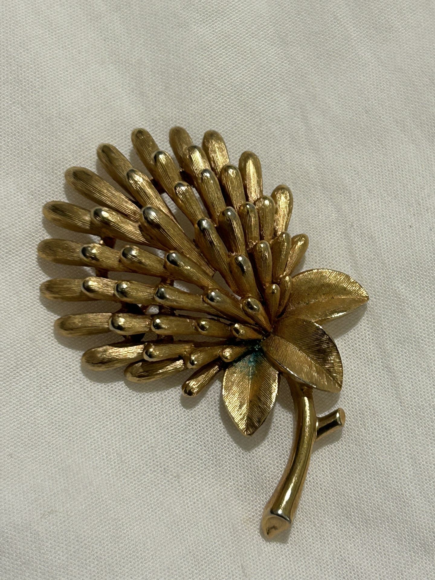 Vtg Trifani Signed- Brooch Goldtone Thistle Crowd