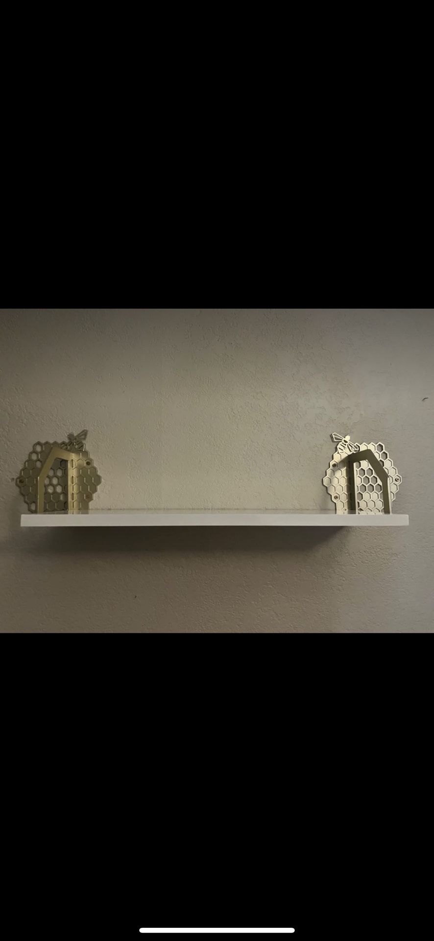 Set Of 2 Wall Shelf White/Gold Beehive Design 