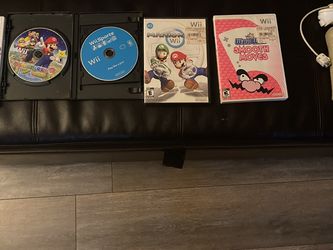 WII Games / WIImote & Nunchuck/ Charger/ 5 Games