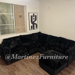 BRAND NEW BLACK FLUFFY CORDUROY SECTIONAL SOFA COUCH (NEW IN B OXES)