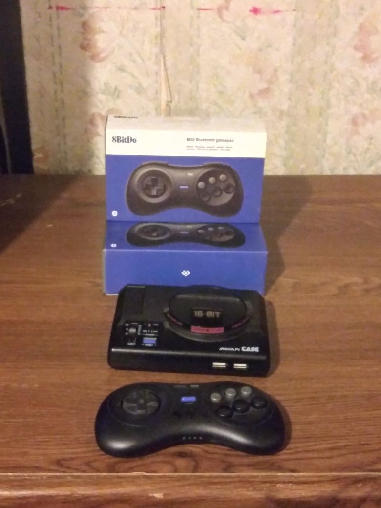 Raspberry Pi with Sega Genesis mini Pi case. 2 8 bit do wireless controllers