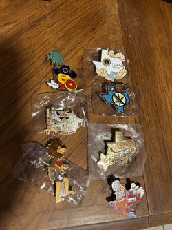 Lot of 7 Vintage Lions Clubs International Pins Texas San Francisco Trading Pin