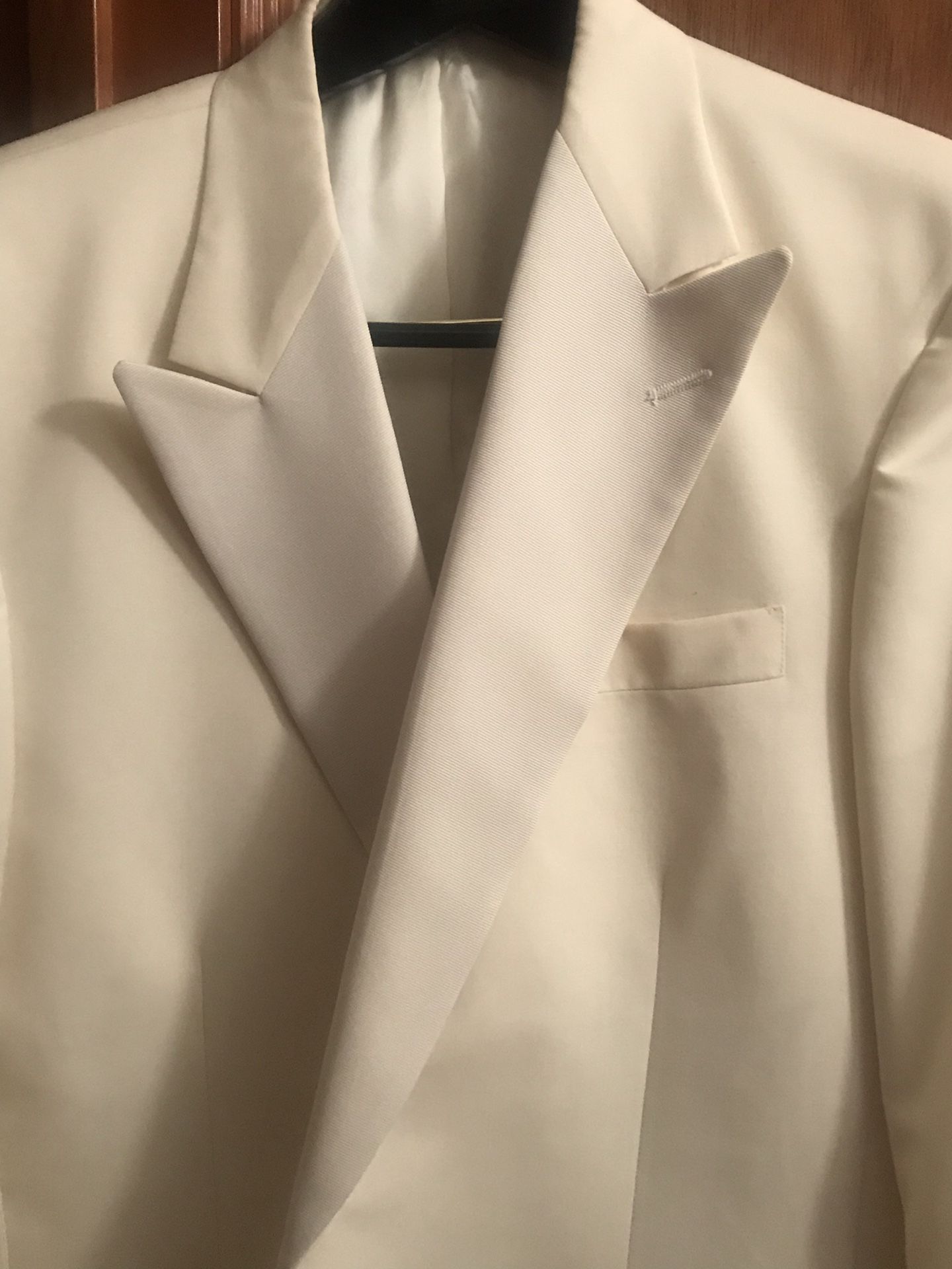 Tom James Custom off White Tuxedo Jacket, size 40R. New and never Worn