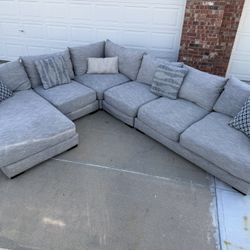 DELIVERY AVAILABLE 🚚🚛🚚 Huge 5 Piece Gray Sectional 