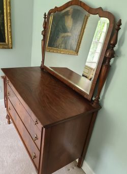 Beautiful Vanity Dresser