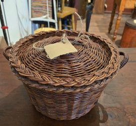 Vintage Round Wicker Basket with Lid and Handles