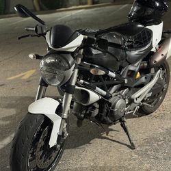2011 Ducati monster 696 with ABS