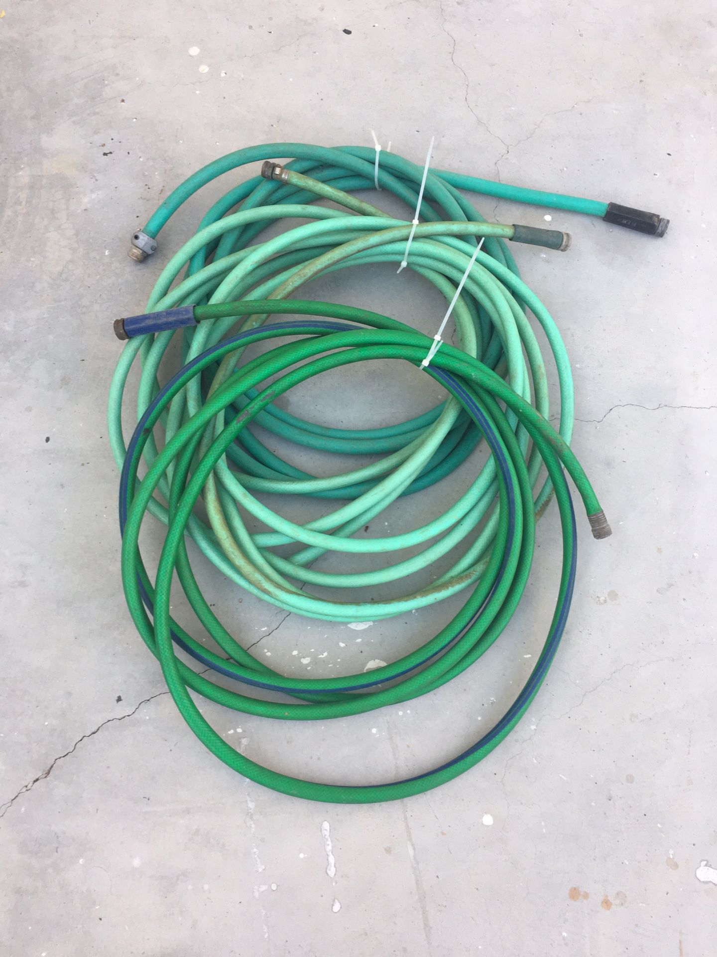 3 hoses, various lengths. No leaks.