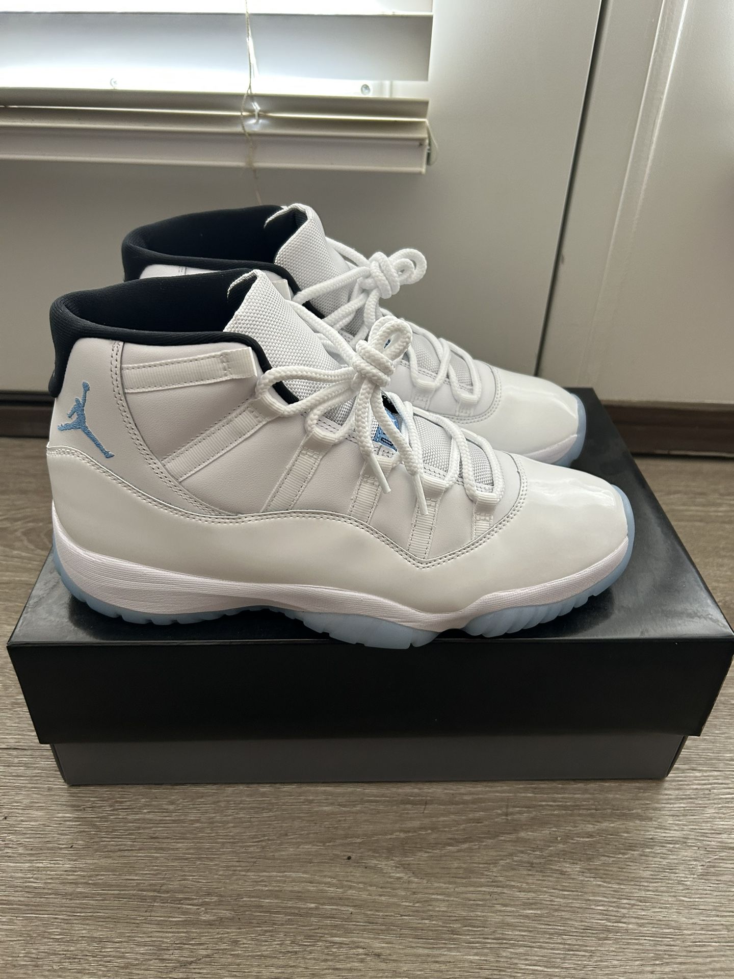 Jordan 11 Legend Blue