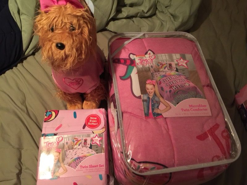 Jojo Siwa Twin Bedroom Set including: Comforter, Sheet Set & BowBow Buddy