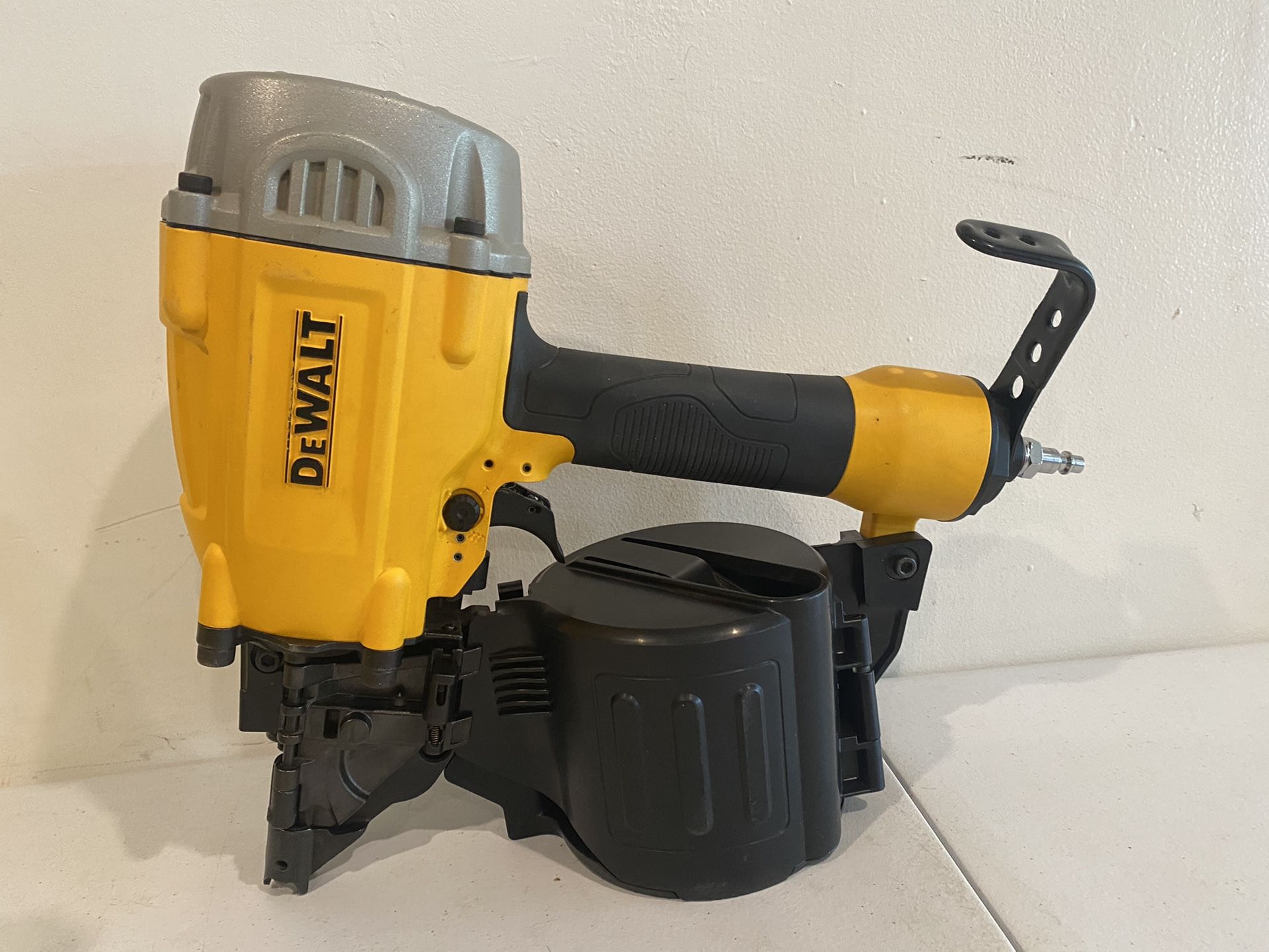 DEWALT Pneumatic 15° Coil Framing Nailer