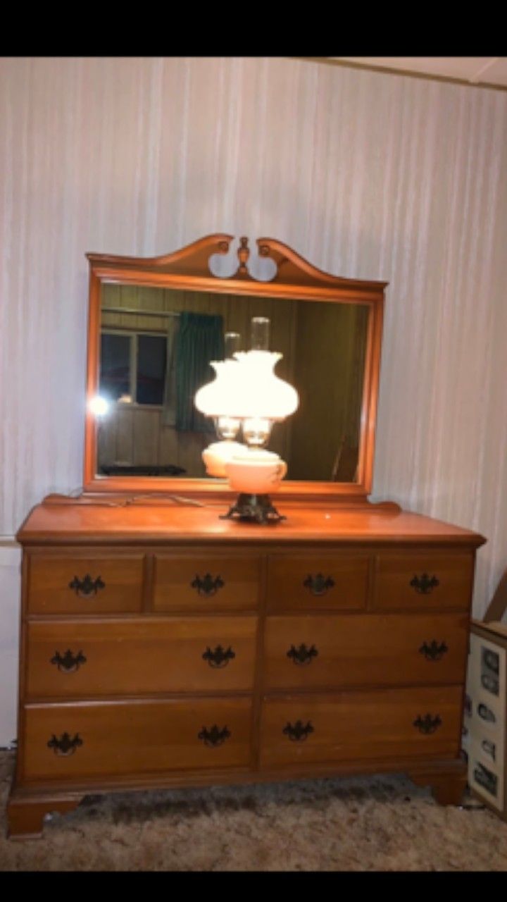 1940s to 1950s maple dresser with mirror