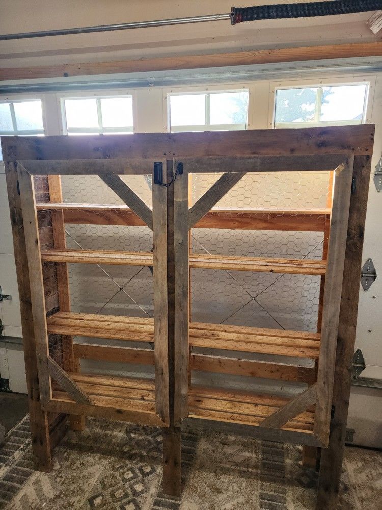 *** ANTIQUE SHELF DISPLAY ***