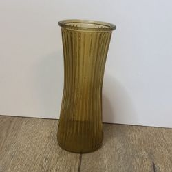 Glass flower vase 8.5” high