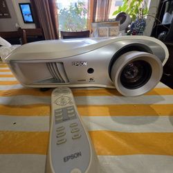 EPSON  PROFESSIONAL  HOME CINEMA 1080 HD  PROJECTOR  16:9